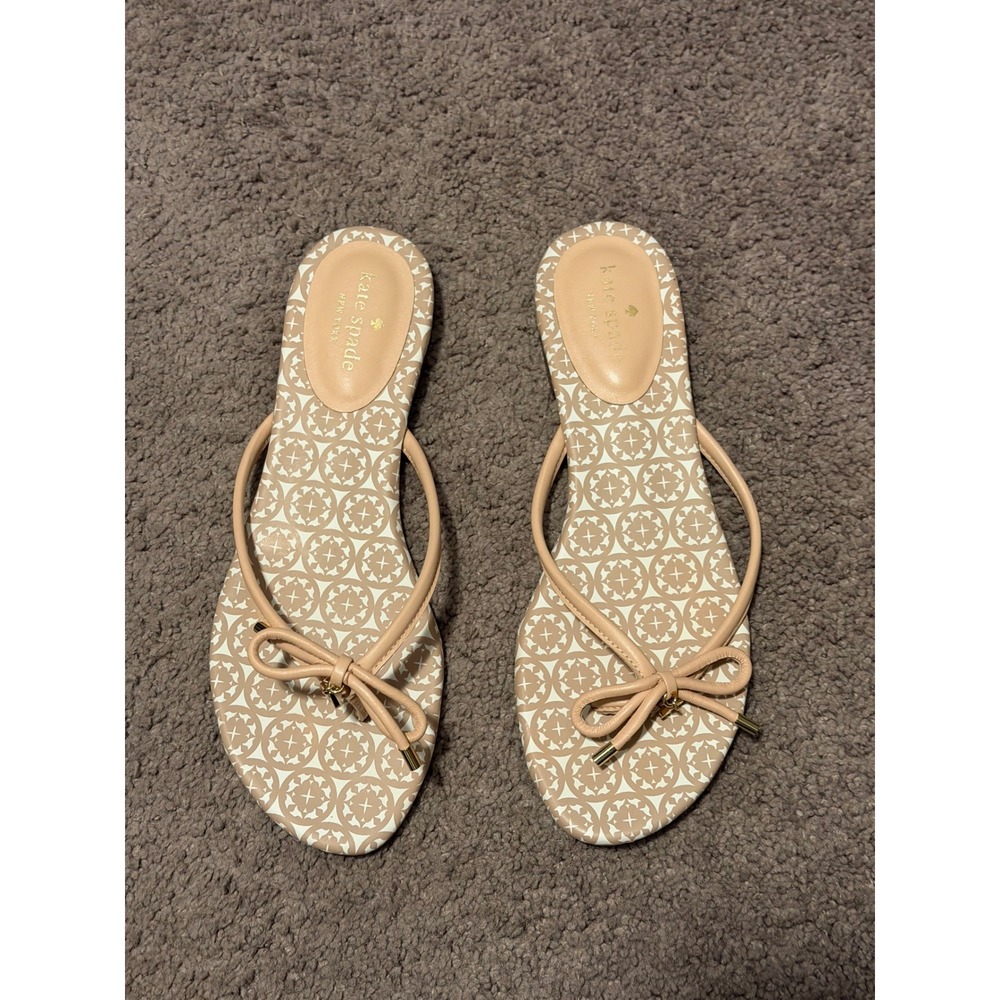 Kate Spade Tan Bow Thong
Sandals with Gold Heart Detail | Size 9.5 - Picture 4 of 8
